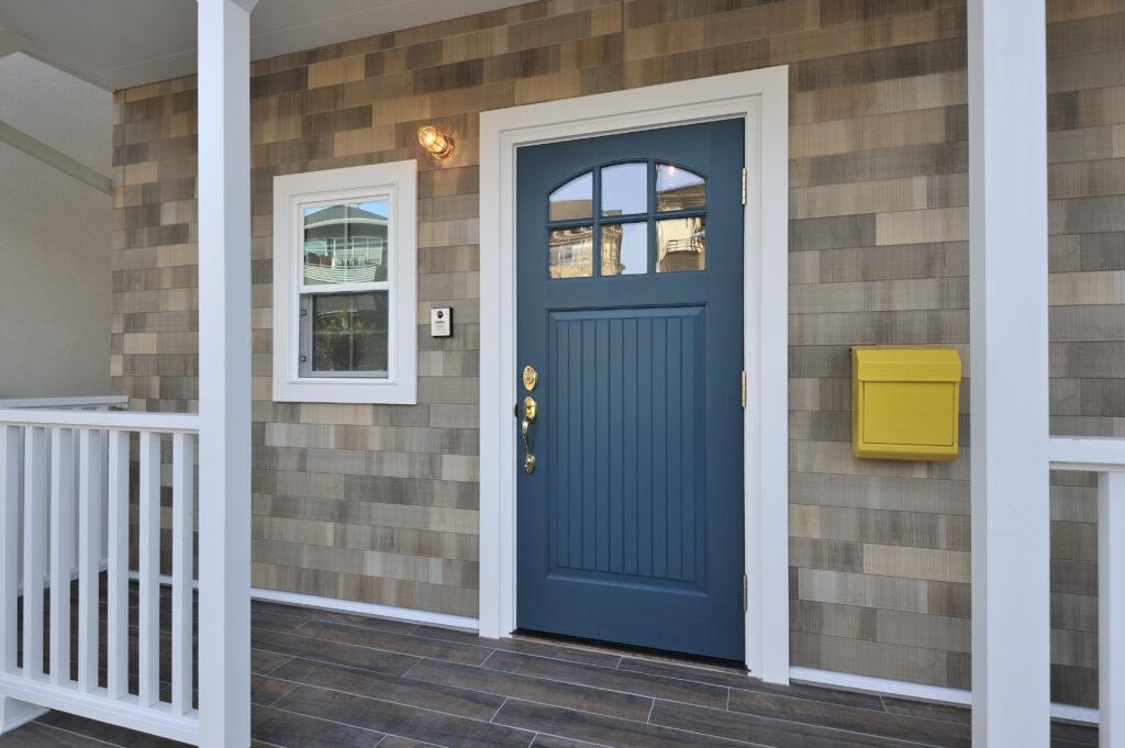 シンプソン社の木製玄関ドア 輸入住宅らしい温かみのあるデザイン