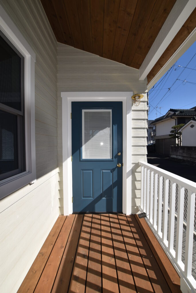 サーマスルー社の輸入玄関ドア ブラインド内蔵タイプ