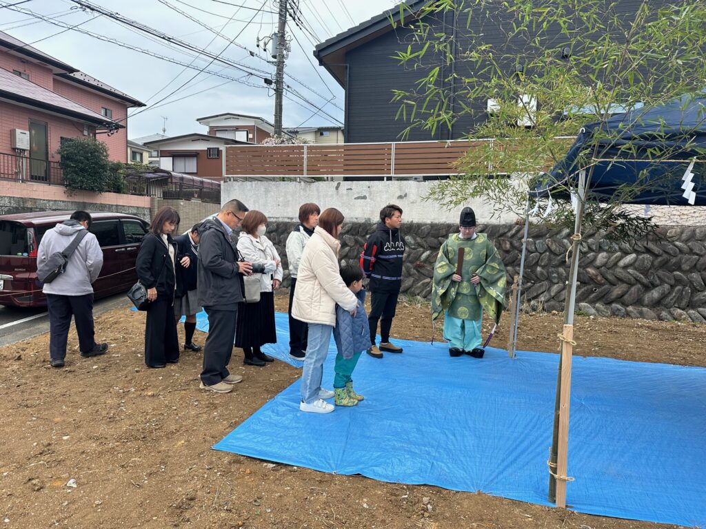 多摩市で執り行われた総勢11名での賑やかなサーファーズハウス地鎮祭