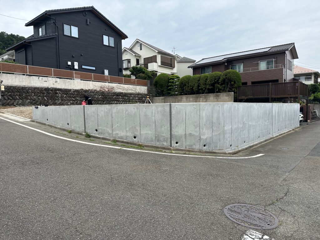 多摩市 大掛かりな擁壁（土留め）工事が完了し整地された敷地