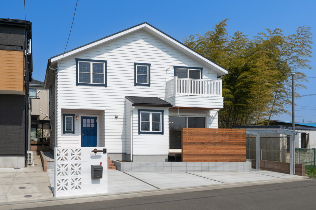 横浜市に完成したクラシカルなテイストを取り入れたアメリカンハウスの外観