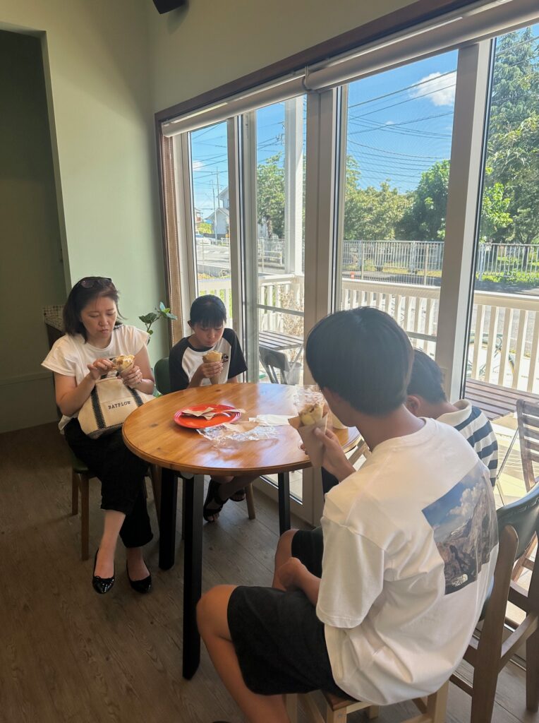 あきる野市の人気クレープ店FLORESのスイーツ