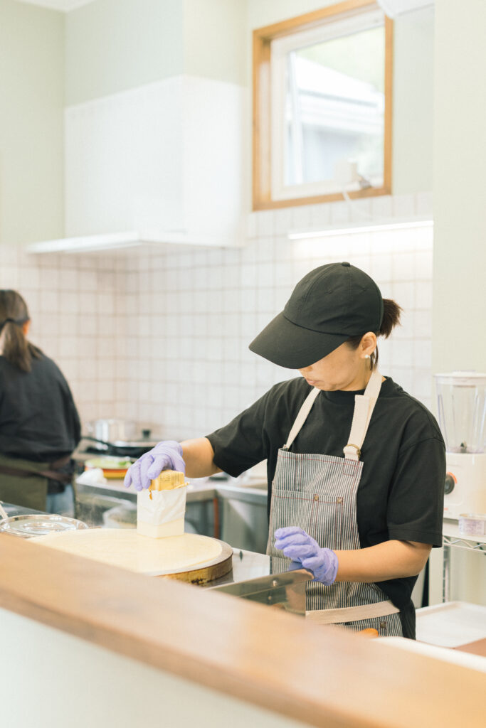 オーナー様が丁寧に焼き上げる絶品クレープ