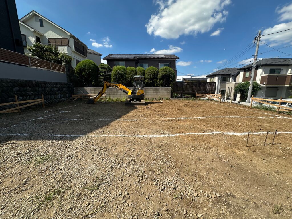 多摩市にて着工したアメリカンハウスの現場 大掛かりな擁壁工事が完了