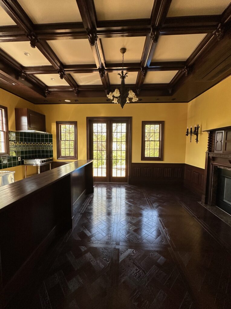 イギリスの伝統的なスタイルを再現した美しい住宅デザイン