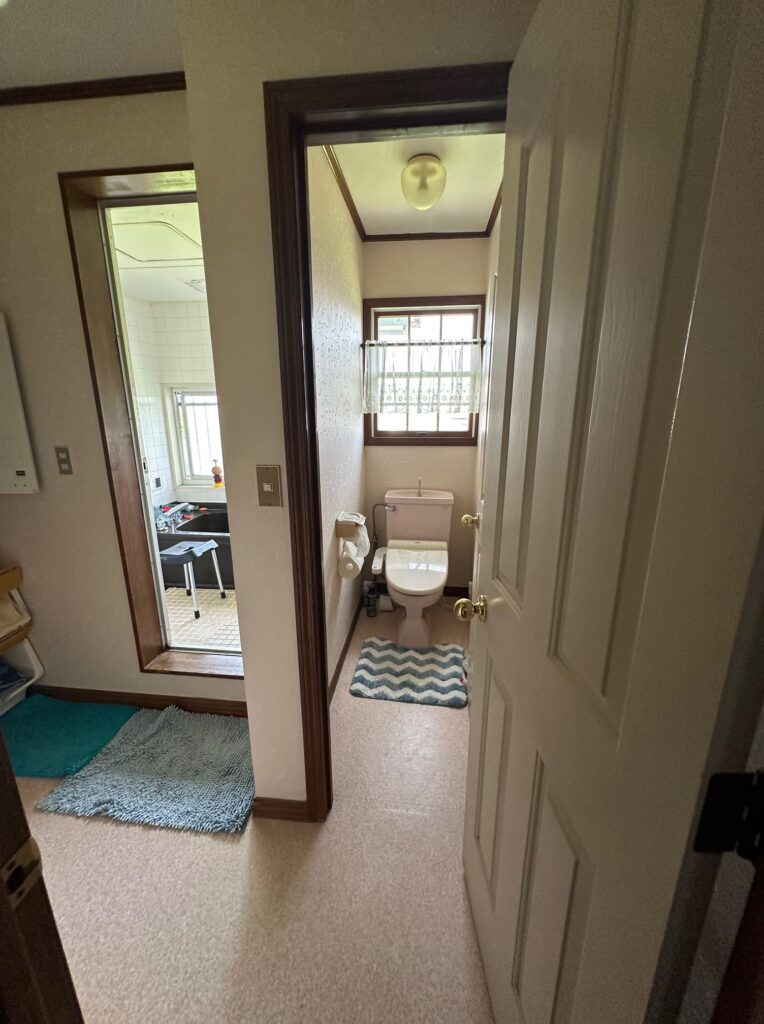 リフォーム前のトイレ