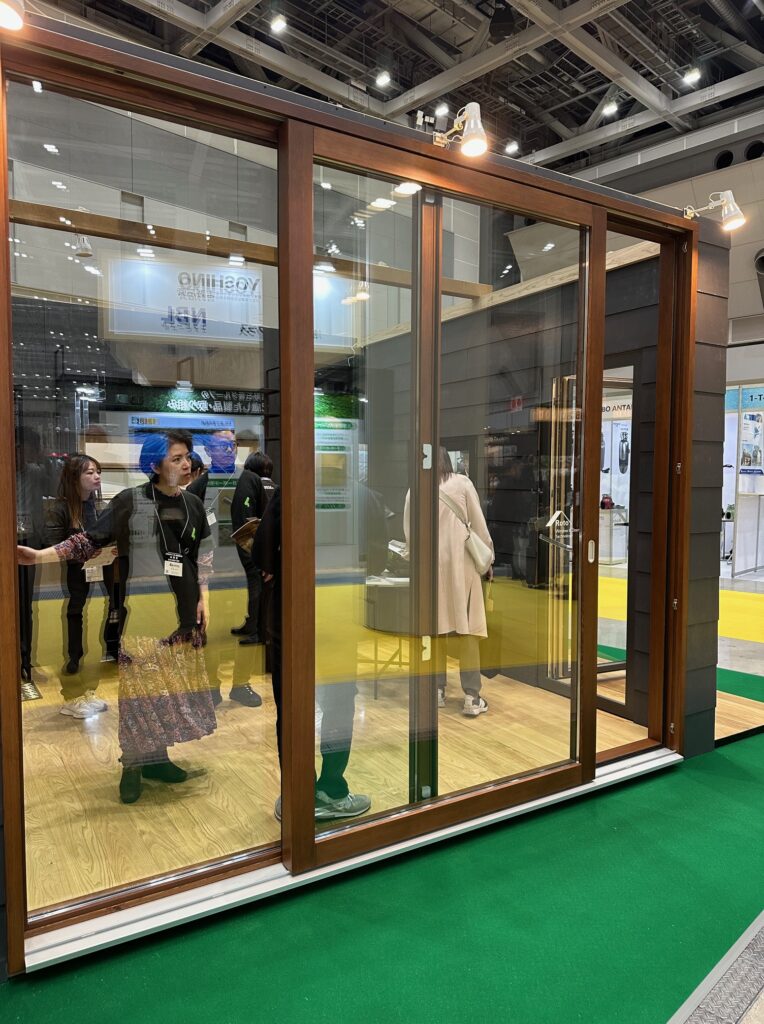 日本製の高性能木製サッシ スウェーデンハウスと同じ金物を使用