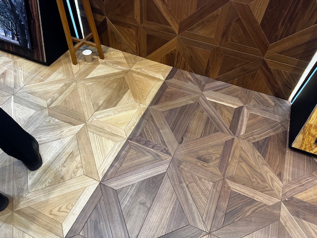 イクタ 施工性が良く無垢の伸縮がない模様入りカラーフロア