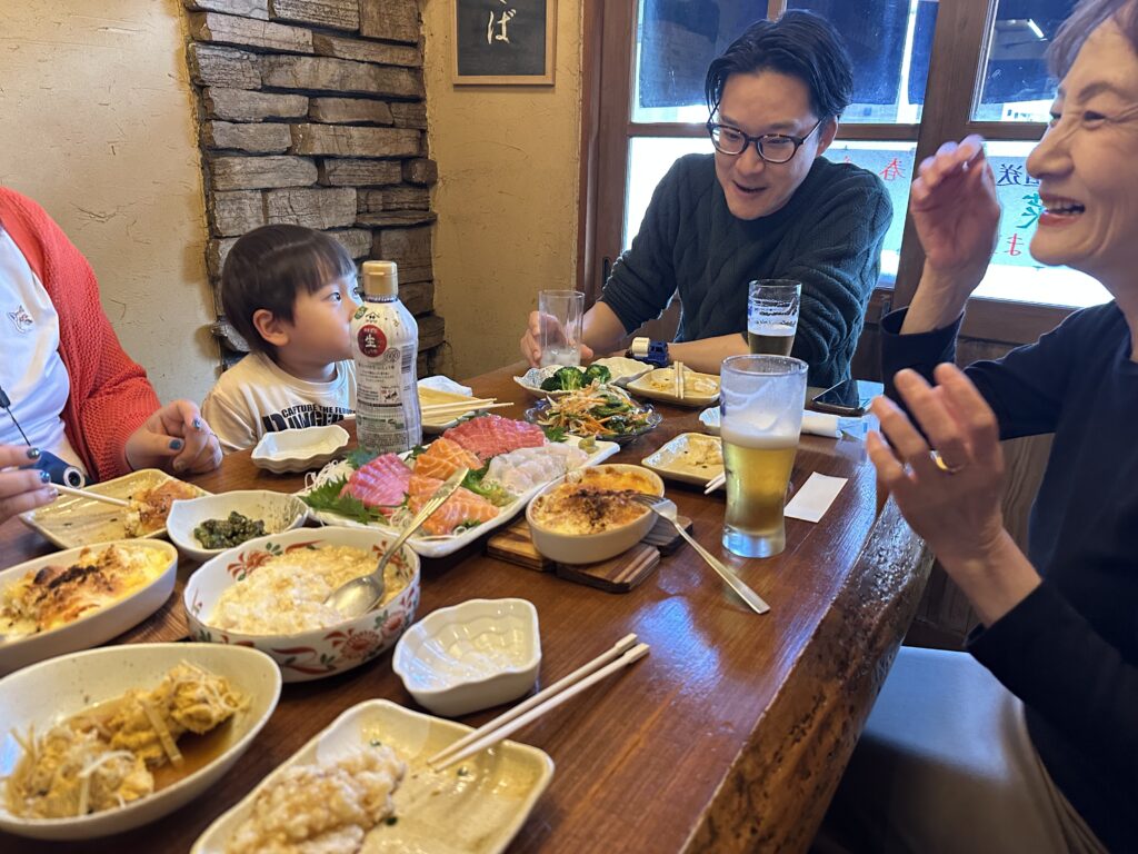 立川市のアカツカ建設1階にある居酒屋ほしばの店内