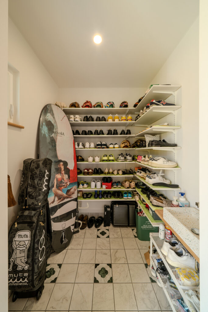 shoescloak