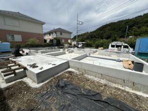 八王子市のガレージハウス・町田市のmodernHouse｜2棟の基礎工事が完了しました